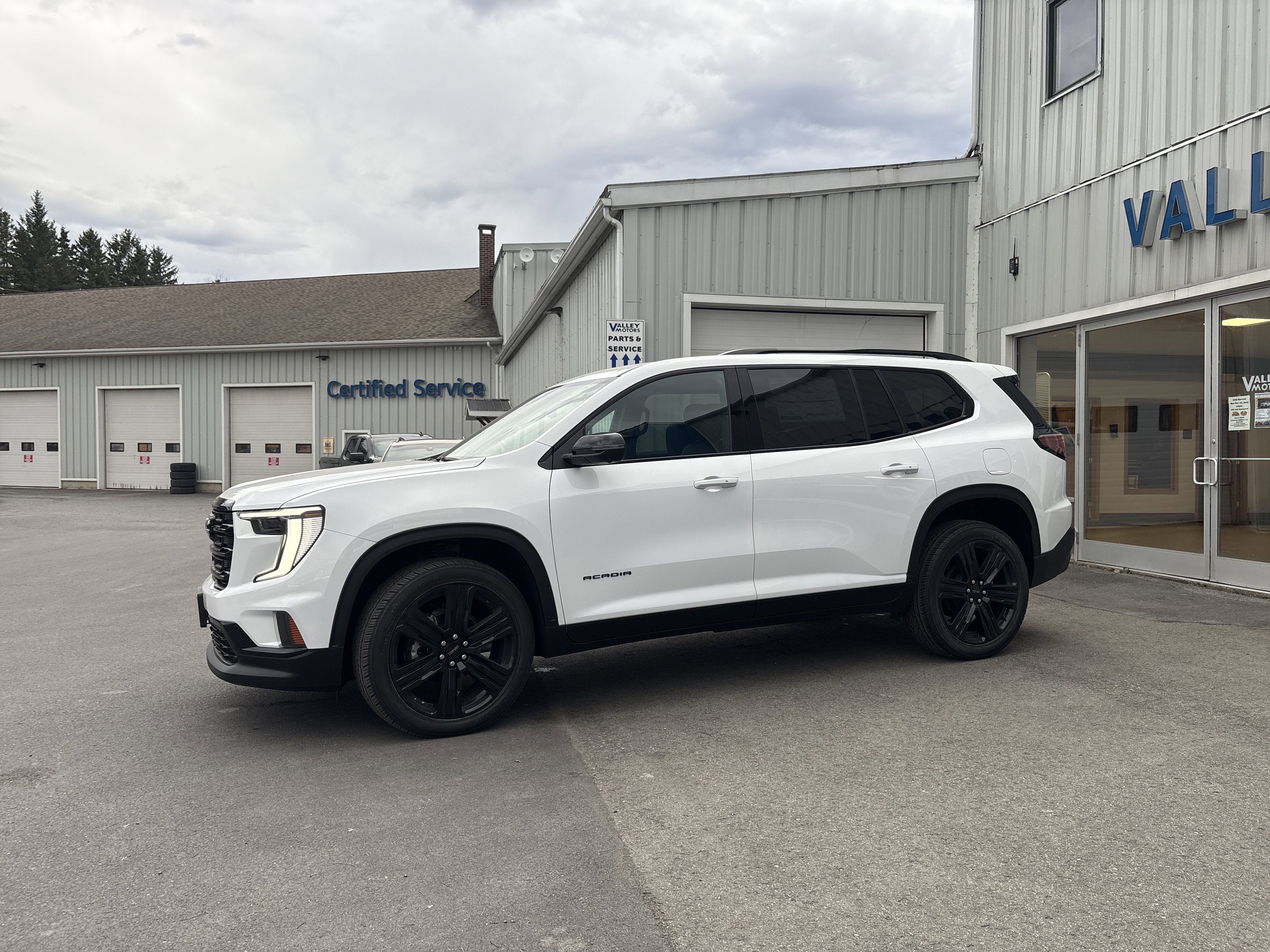 2026 GMC Acadia Elevation