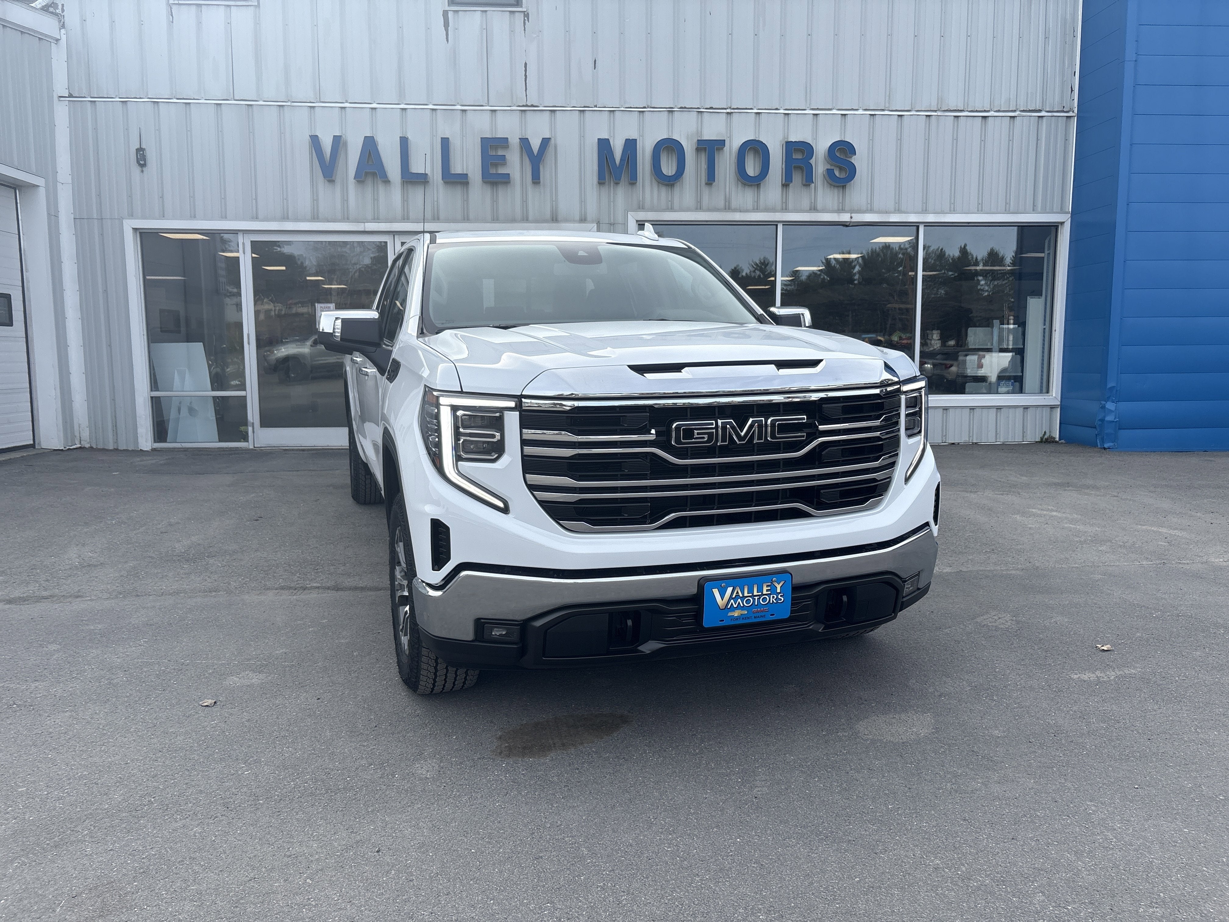 2026 GMC Sierra 4WD Crew Cab Short Box SLT's photo